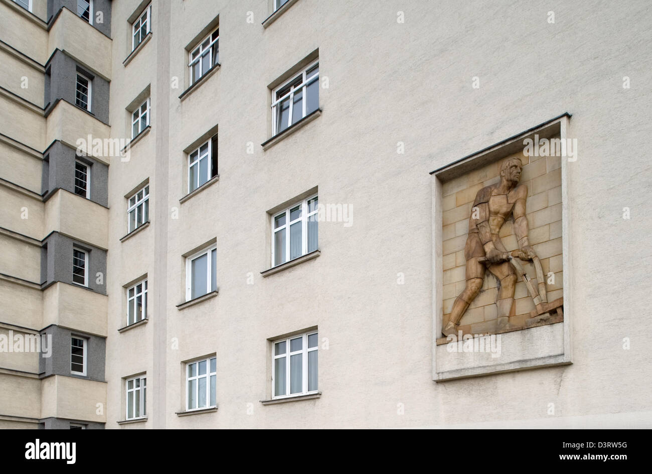 Vienne, Autriche, façade avec soulagement dans Wildganshof terre cuite dans la Vienne Landstrasse Banque D'Images