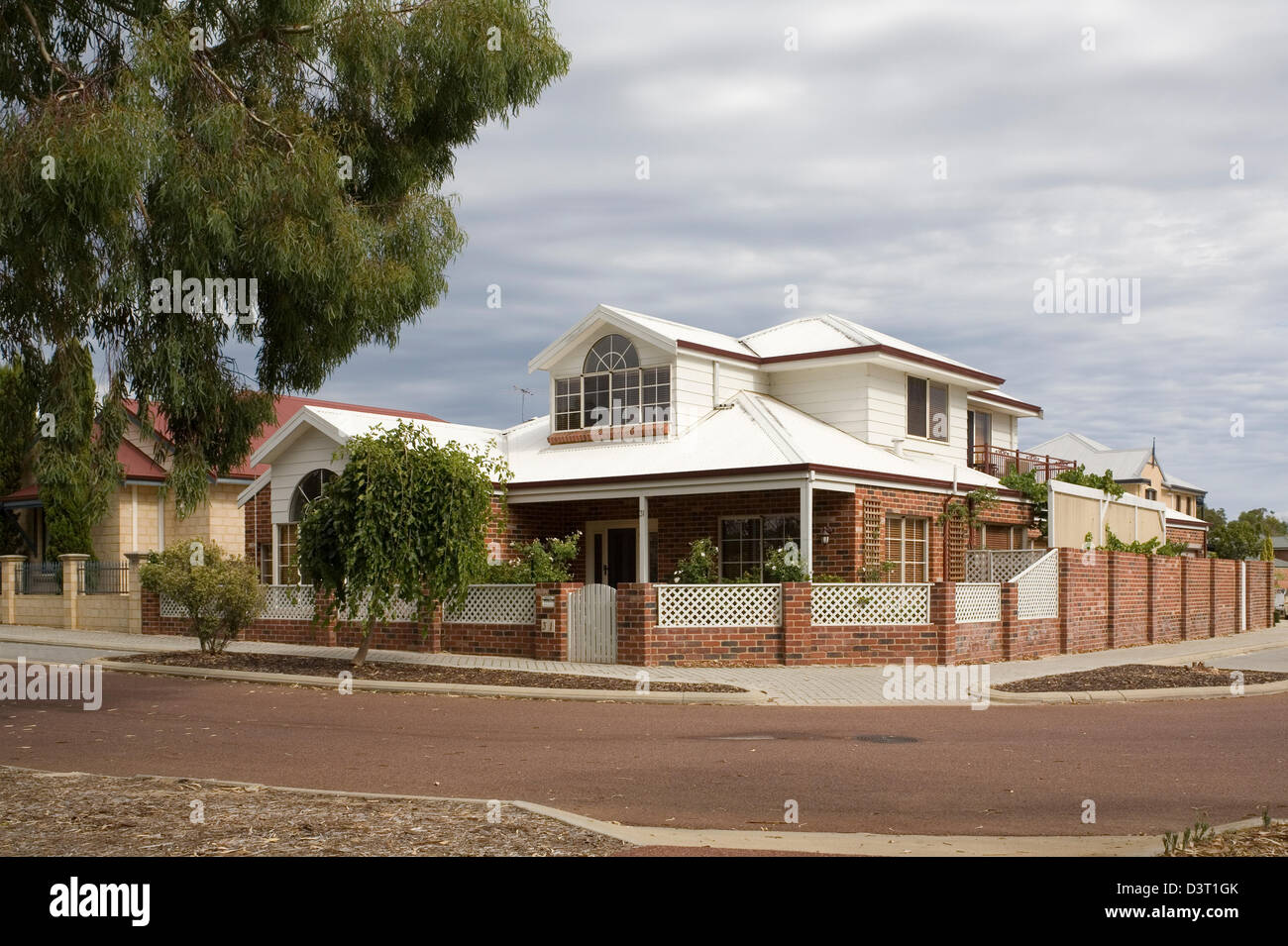 Un bâtiment moderne de deux étages dans la banlieue de Perth, Australie occidentale Joondalup. Banque D'Images