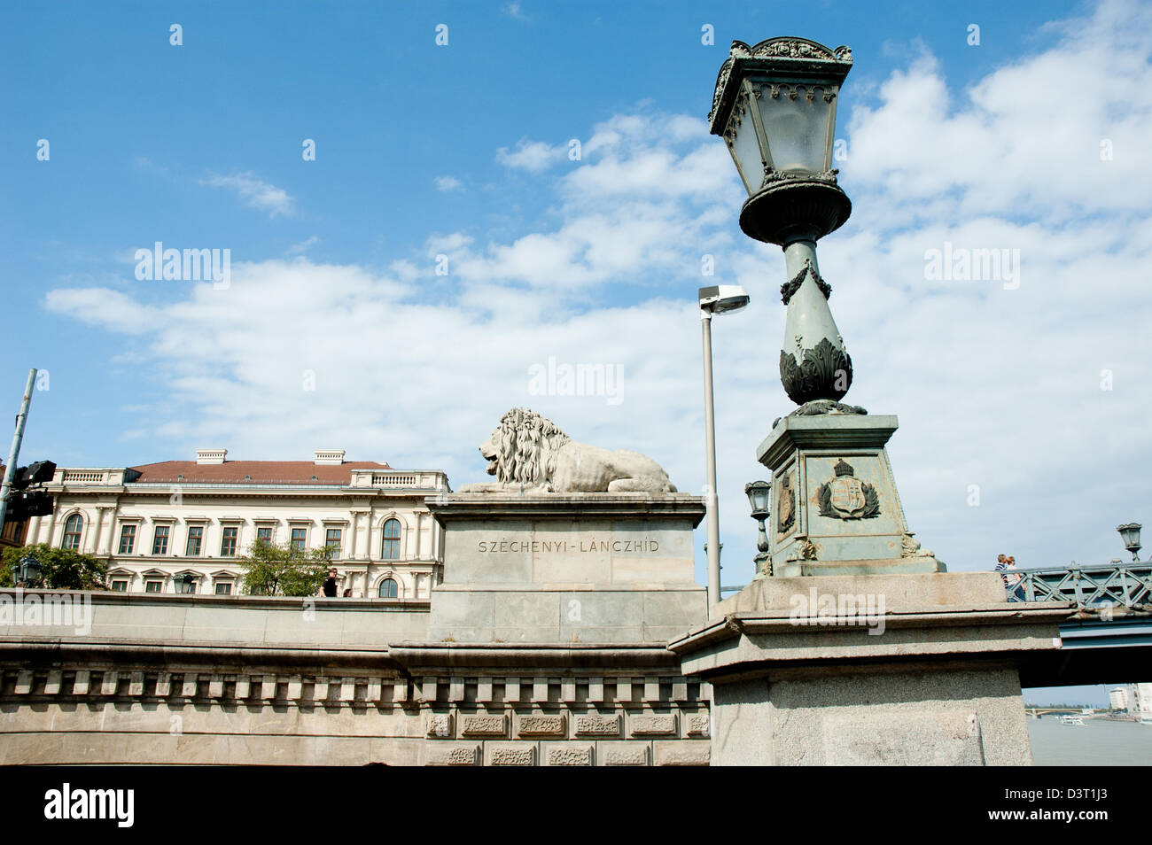 Les lions du Pont des Chaînes à Budapest, Hongrie Banque D'Images