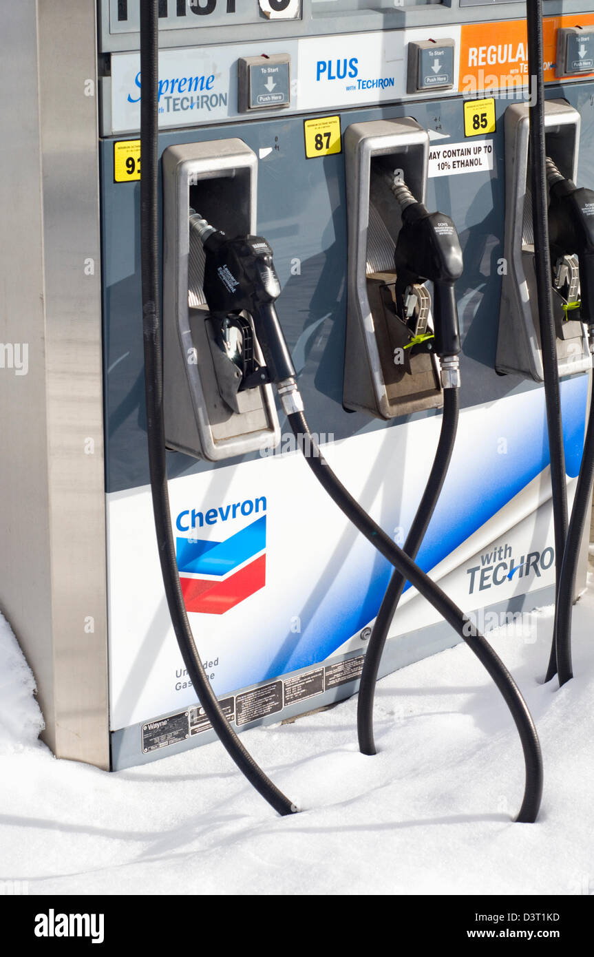 Close-up de pompes de carburant à une station service dans le Montana, USA Banque D'Images