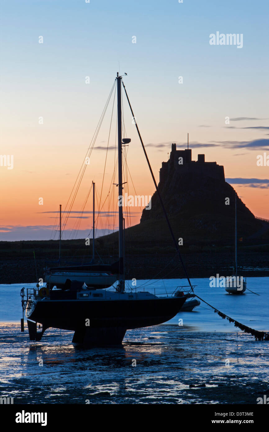 L'aube sur l'île sacrée de Lindisfarne près de Berwick-upon-Tweed, Northumberland Banque D'Images