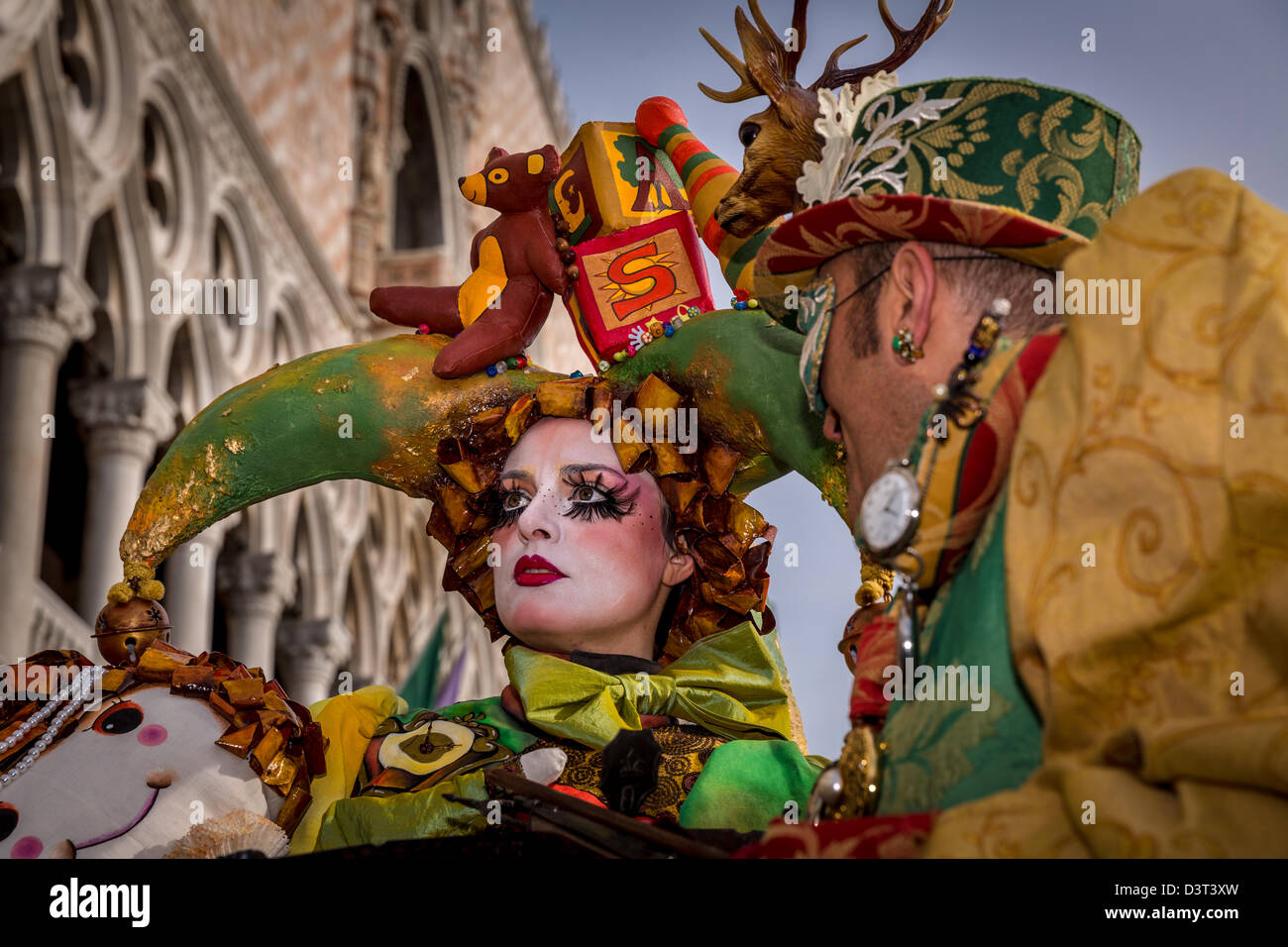 Deux personnes habillés pour le Carnaval de Venise, Vénétie, Italie Banque D'Images