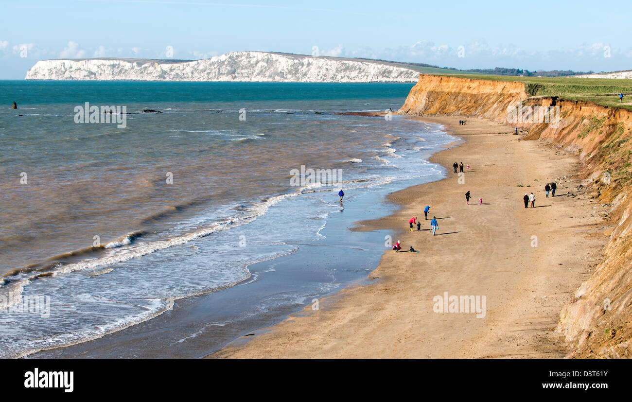 Les gens sur la plage à l'île de White plages du littoral Angleterre Grande-bretagne UK Banque D'Images