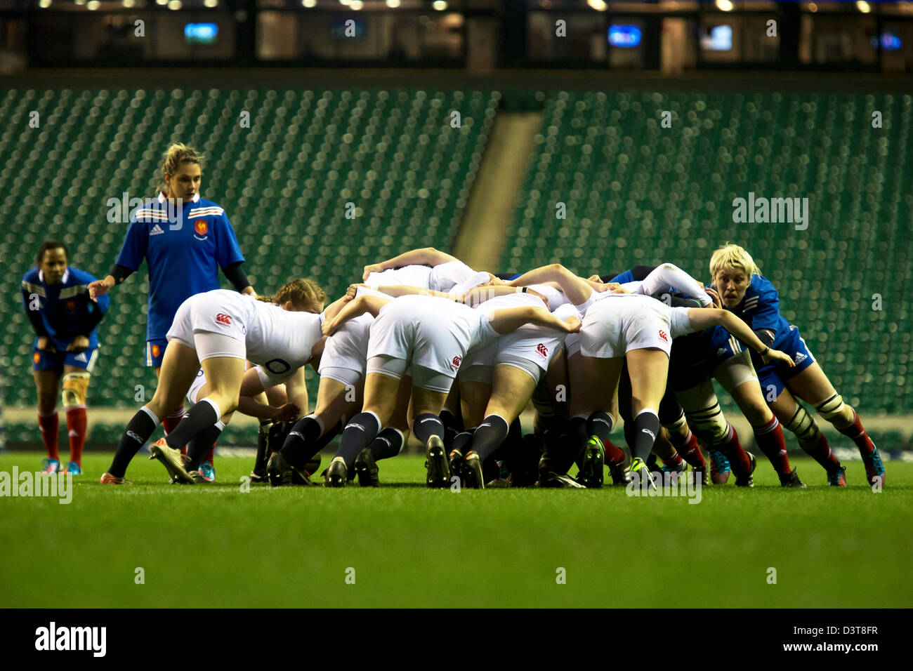 Rugby mêlée. England v France Women's Rugby Six Nations. Le stade de Twickenham, London, UK. Feb 23, 2013. Banque D'Images