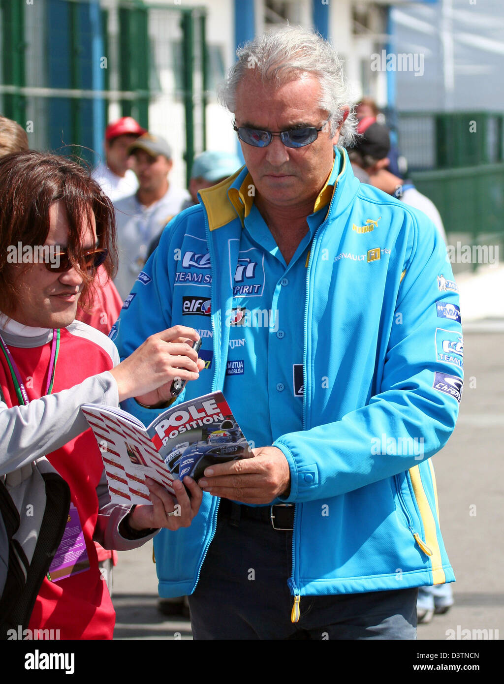 L'italien Flavio Briatore, Directeur de Renault, a écrit un manuscrit à l'Interlagos racetrack près de Sao Paulo, Brésil, vendredi 20 octobre 2006. Le Grand Prix aura lieu le dimanche 22 octobre. Photo : Arno Burgi Banque D'Images