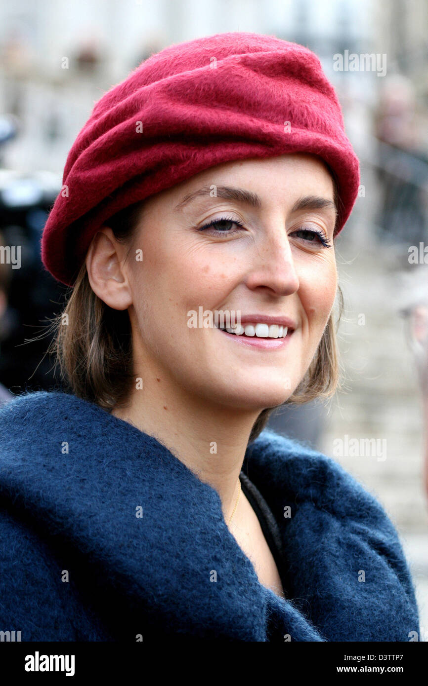 Claire de Belgique sourit avant d'un service religieux à la Cathédrale Saint Goedele à Bruxelles, Belgique, le mercredi 15 novembre 2006. De concert avec d'autres membres de la famille royale assiste le service de l'église pour célébrer le 175e anniversaire de la monarchie belge. Photo : Albert Nieboer (ATTENTION : Pays-Bas !) Banque D'Images
