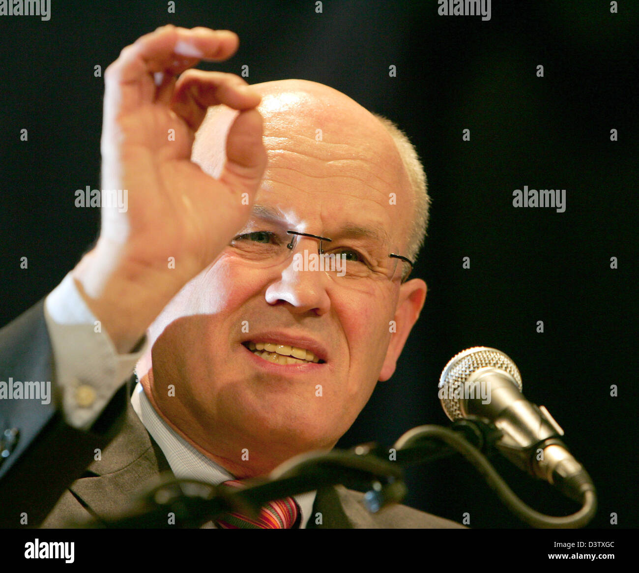 Volker Kauder, chef de la faction Bundestag CDU/CSU, prend la parole à la réunion régionale de la jeune Union européenne à Tuttlingen, Allemagne, le 25 novembre 2006. Photo : Patrick Seeger Banque D'Images