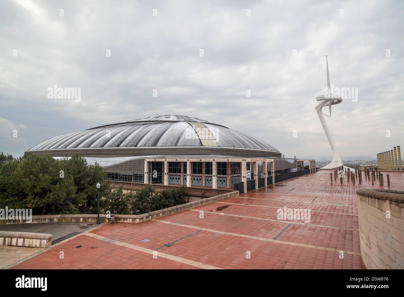 Palau Sant Jordi et Torre Telefonica à Montjuic, Barcelone Banque D'Images