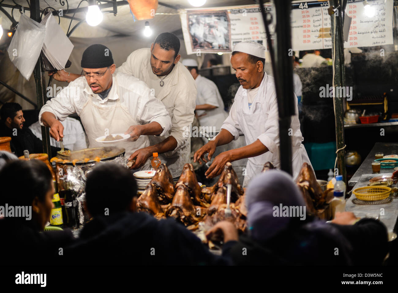 Les petits restaurants de plein air Jemaa-El-Fna, Marrakech Banque D'Images