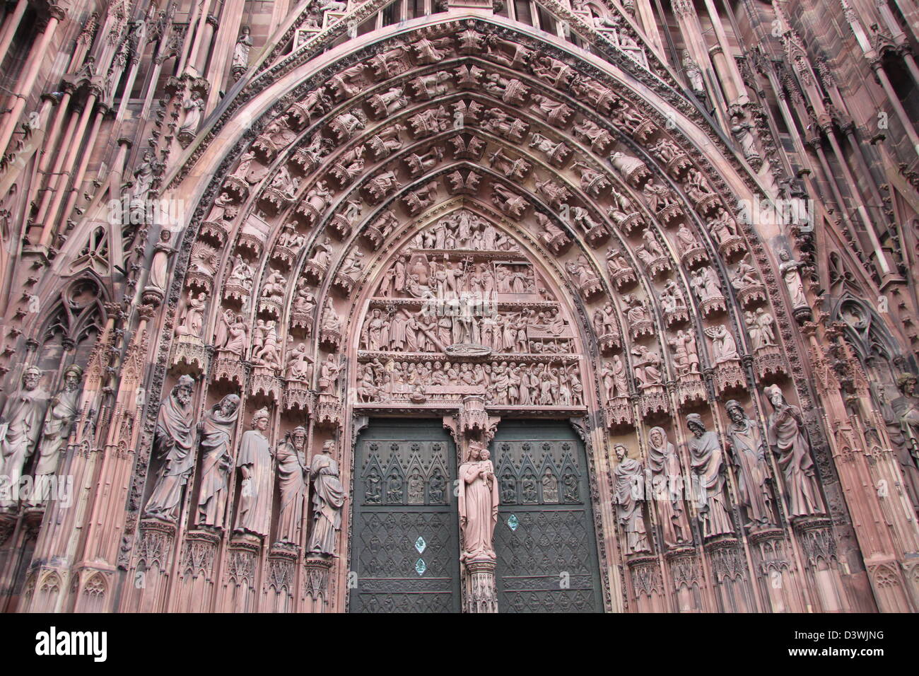 Portail de la cathédrale de Strasbourg en Alsace, France Banque D'Images