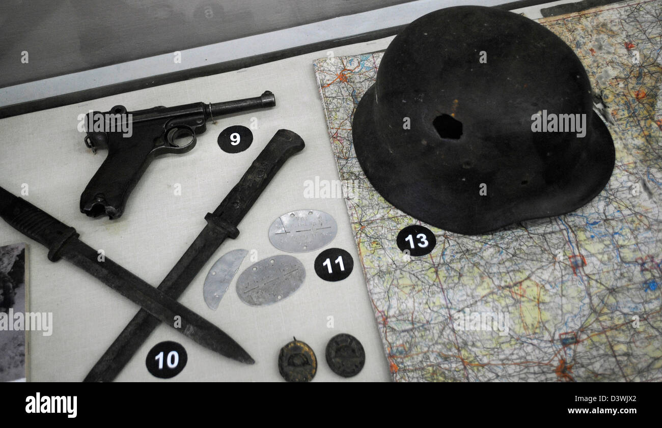 Présenter avec du matériel et des armes utilisées par les soldats pendant la Seconde Guerre mondiale. Musée de la flotte de la mer Noire. Sébastopol. L'Ukraine. Banque D'Images