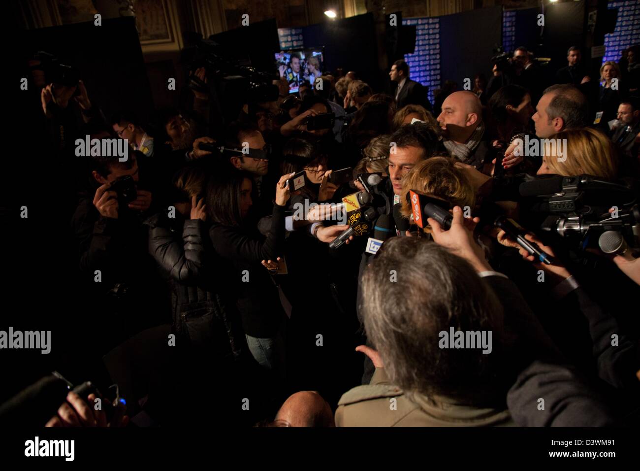 Rome, Italie 25 février 2013 Stefano Fassina Partido Democratico discours donne au centre de Rome, que les premiers résultats de l'élection italienne sont annoncés. Banque D'Images