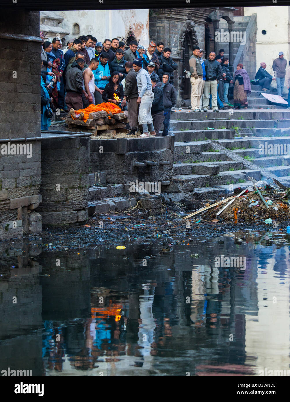 La crémation au temple de Pashupatinath, Katmandou, Népal Banque D'Images