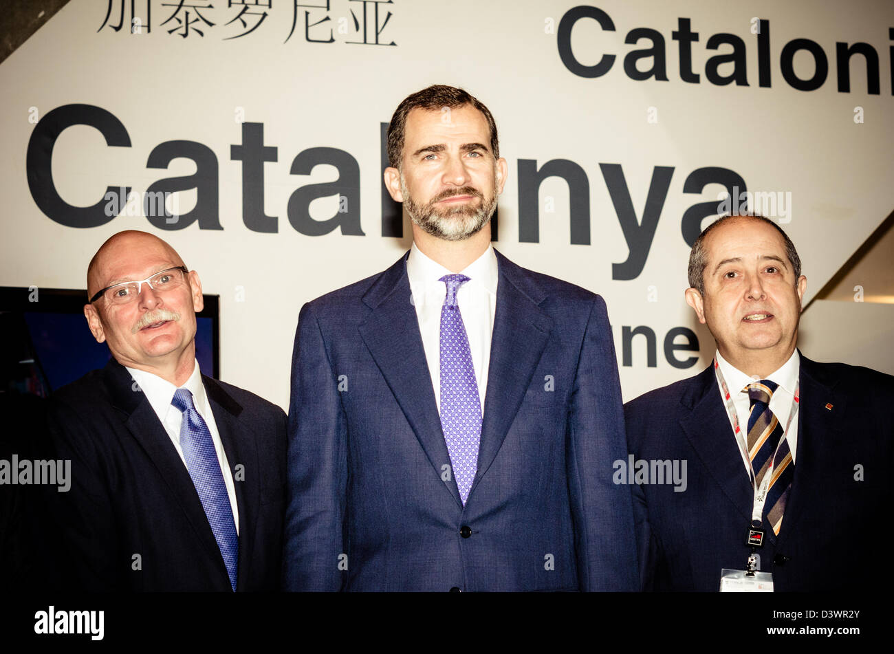 Barcelone, Espagne. 25 Février 2013 : Le PDG de GSMA Ltd., John Hoffman, S.A.R. le Prince des Asturies Don Felipe de Borb-n et le Ministre catalan de l'industrie, Felipe Puig, se rendant sur le Mobile World Congress 2013. Banque D'Images