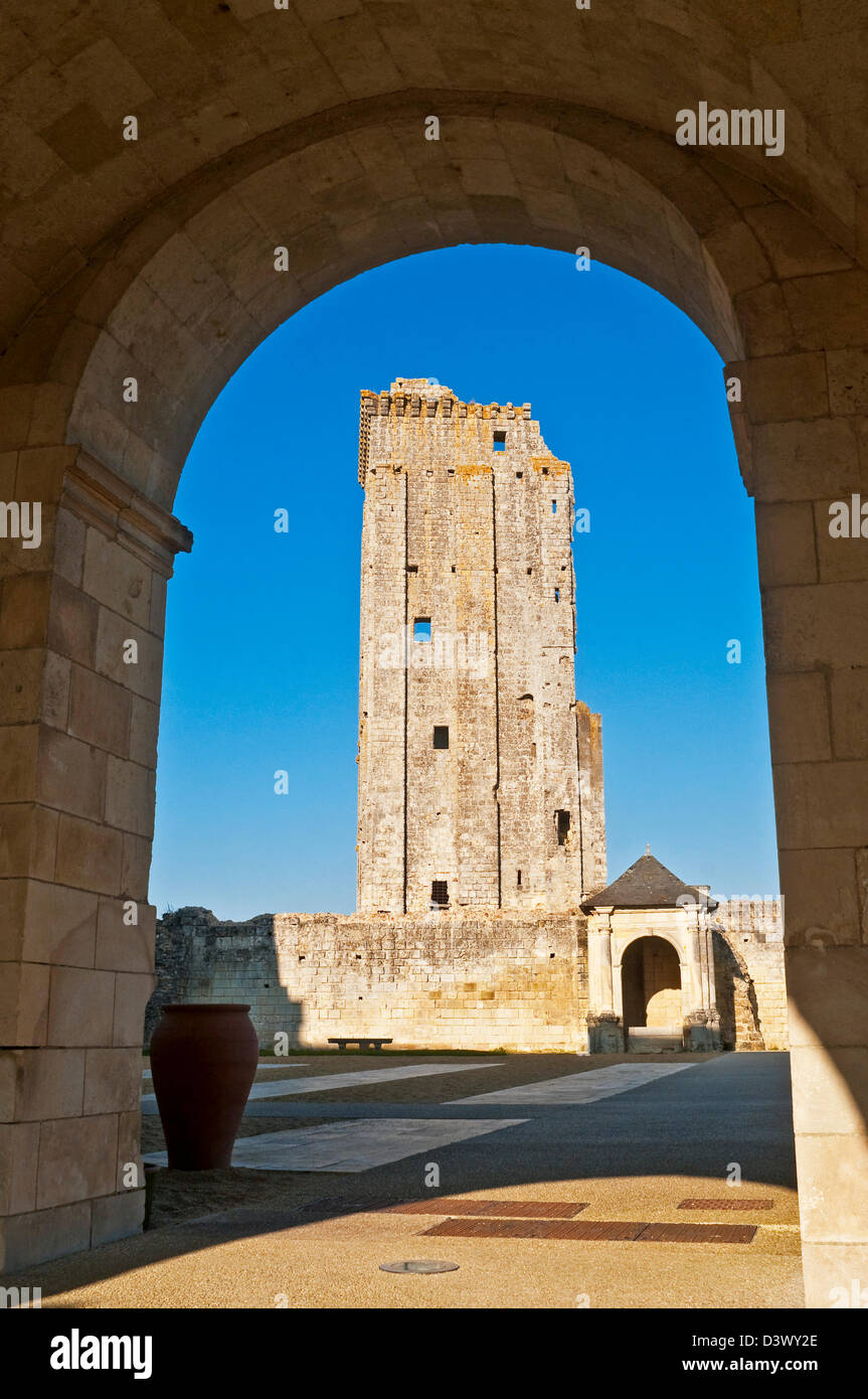 / La tour Château 12ème C Donjon, Le Grand-Pressigny, sud-Touraine, France. Banque D'Images