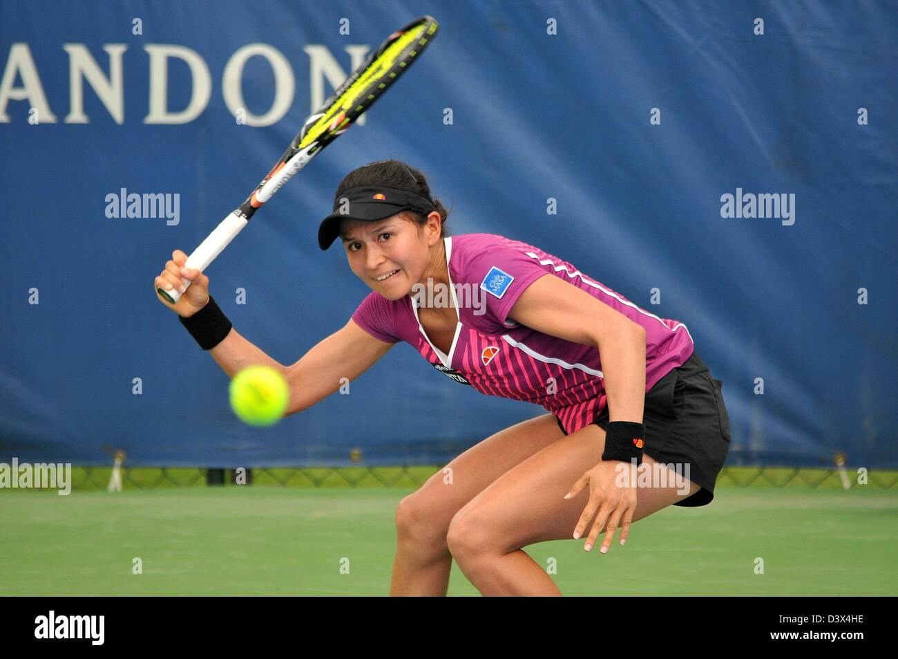 Kuala Lumpur, Malaisie. 25 février 2013. Sema Erika du Japon (WTA 181) au cours des célibataires match de qualification BMW Malaysian Open 2013 au Royal Selangor Golf Club, contre Zarina Diyas du Kazakhstan. Jeu a été suspendue en raison de pluie au cours de la deuxième série, marqué 6-3 pour Zarina Diyas. (Photo de Robertus/Pudyanto AFLO/Alamy Live News) Banque D'Images