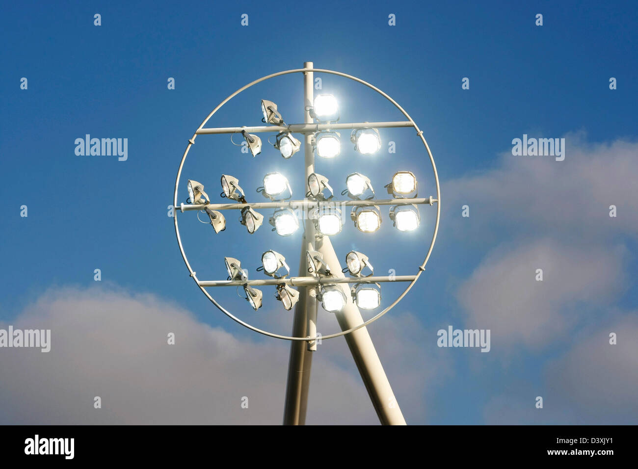 Projecteurs à un stade de football anglais Banque D'Images