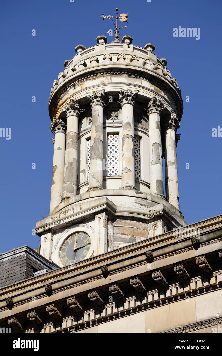 Détail de la coupole sur la galerie d'art moderne sur la place Royal Exchange / Queen Street dans le centre-ville de Glasgow, Écosse, Royaume-Uni Banque D'Images