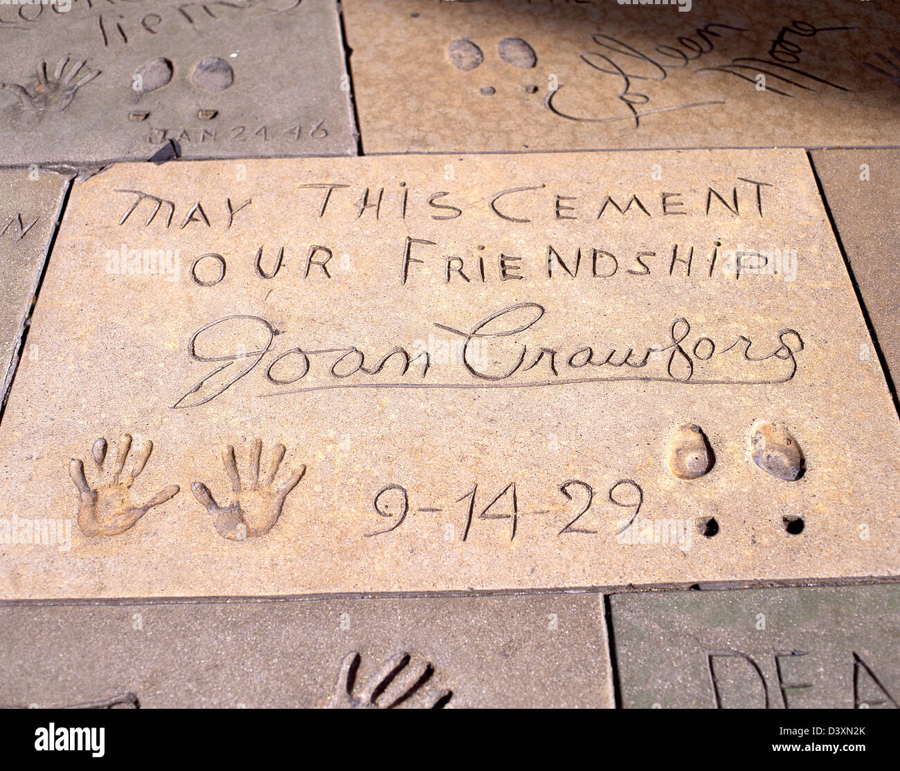 Chaussée de Joan Crawford stone au théâtre chinois de Grauman, Hollywood, Los Angeles, Californie, États-Unis d'Amérique Banque D'Images