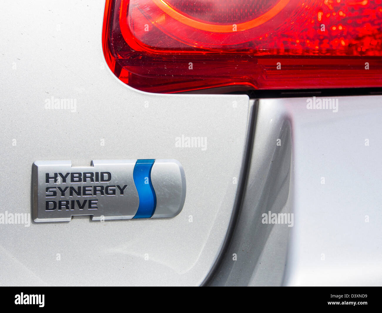 Une Toyota Hybrid Synergy Drive aura une voiture. Banque D'Images