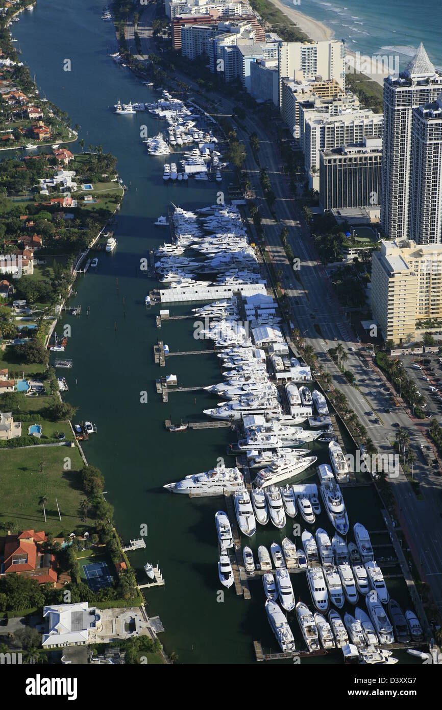 Marina, Indian Creek Drive, Miami, Floride de l'air Banque D'Images