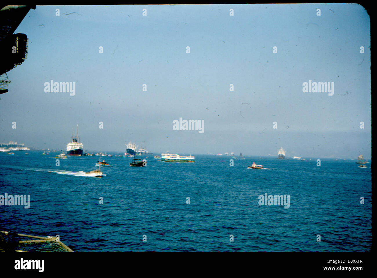 Cette collection de photos présente le porte-avions USS Kearsarge (CV-33) et le VF-53, un escadron de chasse de l'US Navy. Le porte-avions et l'escadron ont servi pendant les années 1950 et 1960, principalement pendant la guerre froide. Banque D'Images