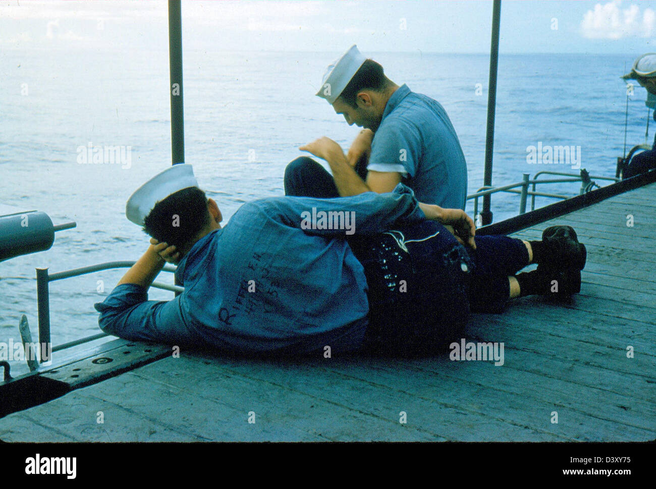 L'USS Kearsarge (CV-33), un porte-avions de la United States Navy, avec des avions VF-53, dans une photographie historique de la collection spéciale James Smith. Banque D'Images