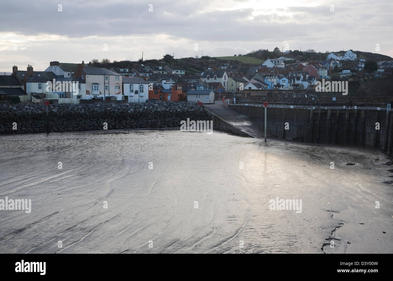 La boue dans le port à marée basse, Watchet, Somerset, Angleterre Banque D'Images La boue dans le port à marée basse, Watchet, Somerset, Angleterre Banque D'Images