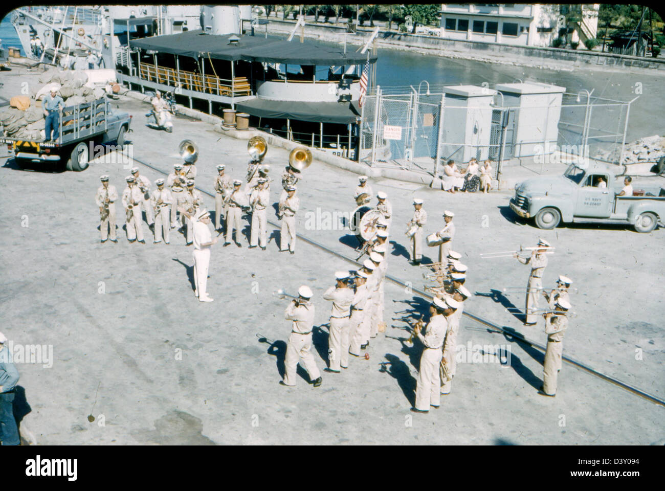 Cette photo de la collection spéciale James Smith montre l'USS Kearsarge (CV-33) avec VF-53 pendant son service. Le porte-avions a joué un rôle clé dans les opérations navales au cours des années 1950 Banque D'Images