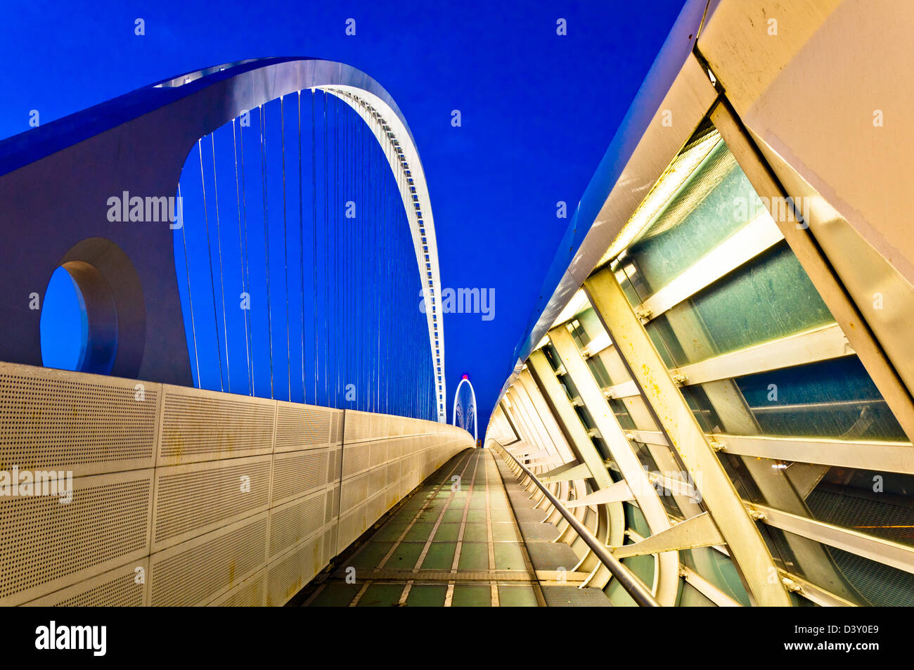 Pont suspendu moderne à Reggio Emilia - Italie Banque D'Images