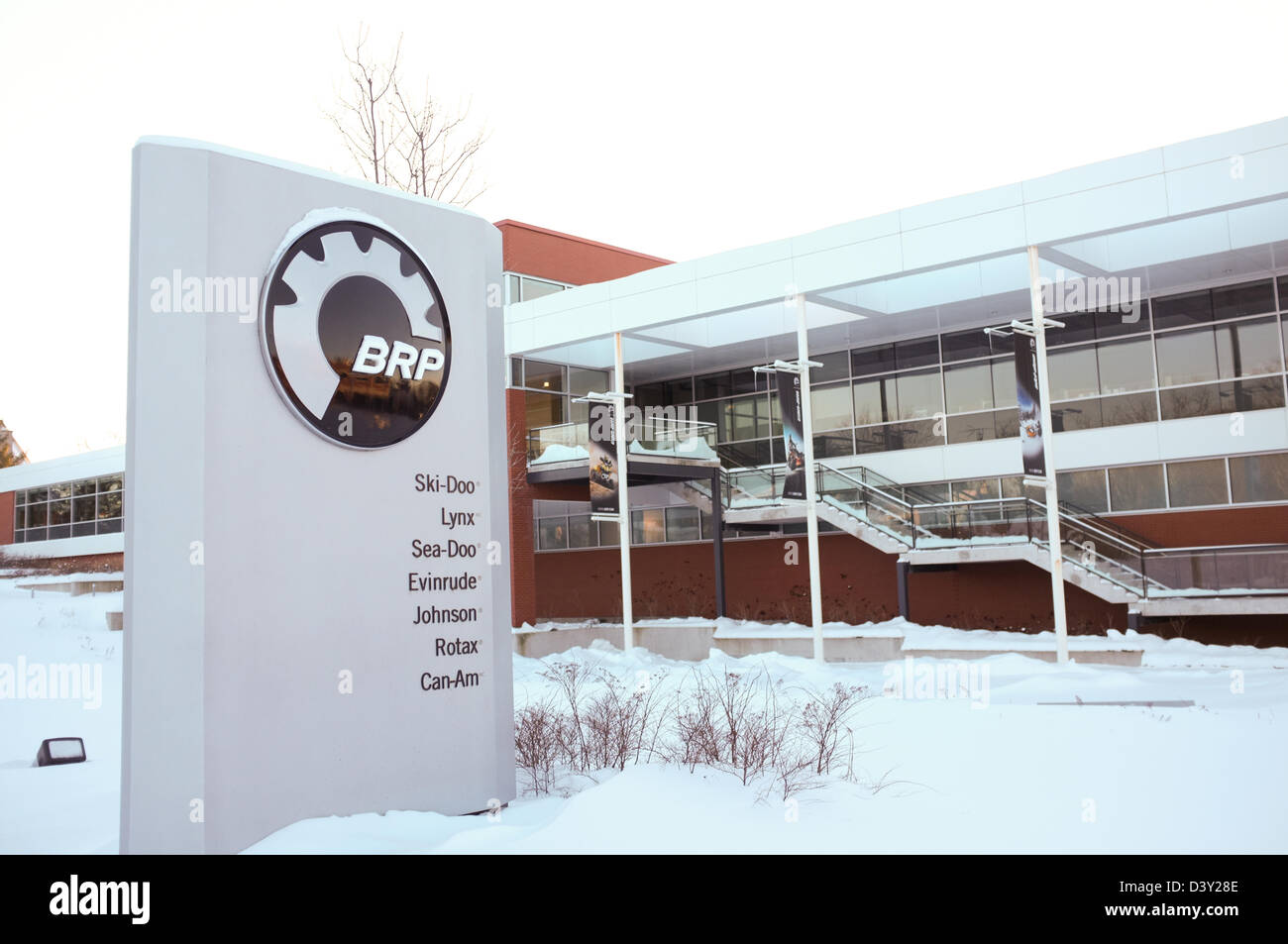 Bombardier Inc. est une multinationale canadienne de l'aéronautique, du transport, de l'entreprise fondée par Joseph-Aarmand Bombardier. Banque D'Images