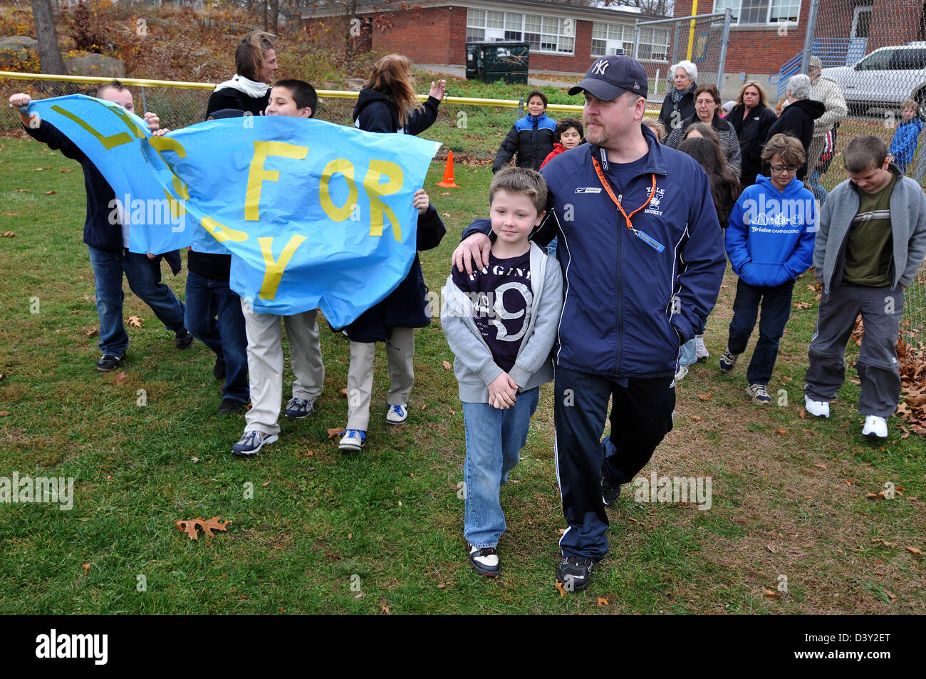 Les enfants de l'école CT USA en marche pour recueillir des fonds pour un ou plusieurs étudiants d'un cancer du cerveau Banque D'Images
