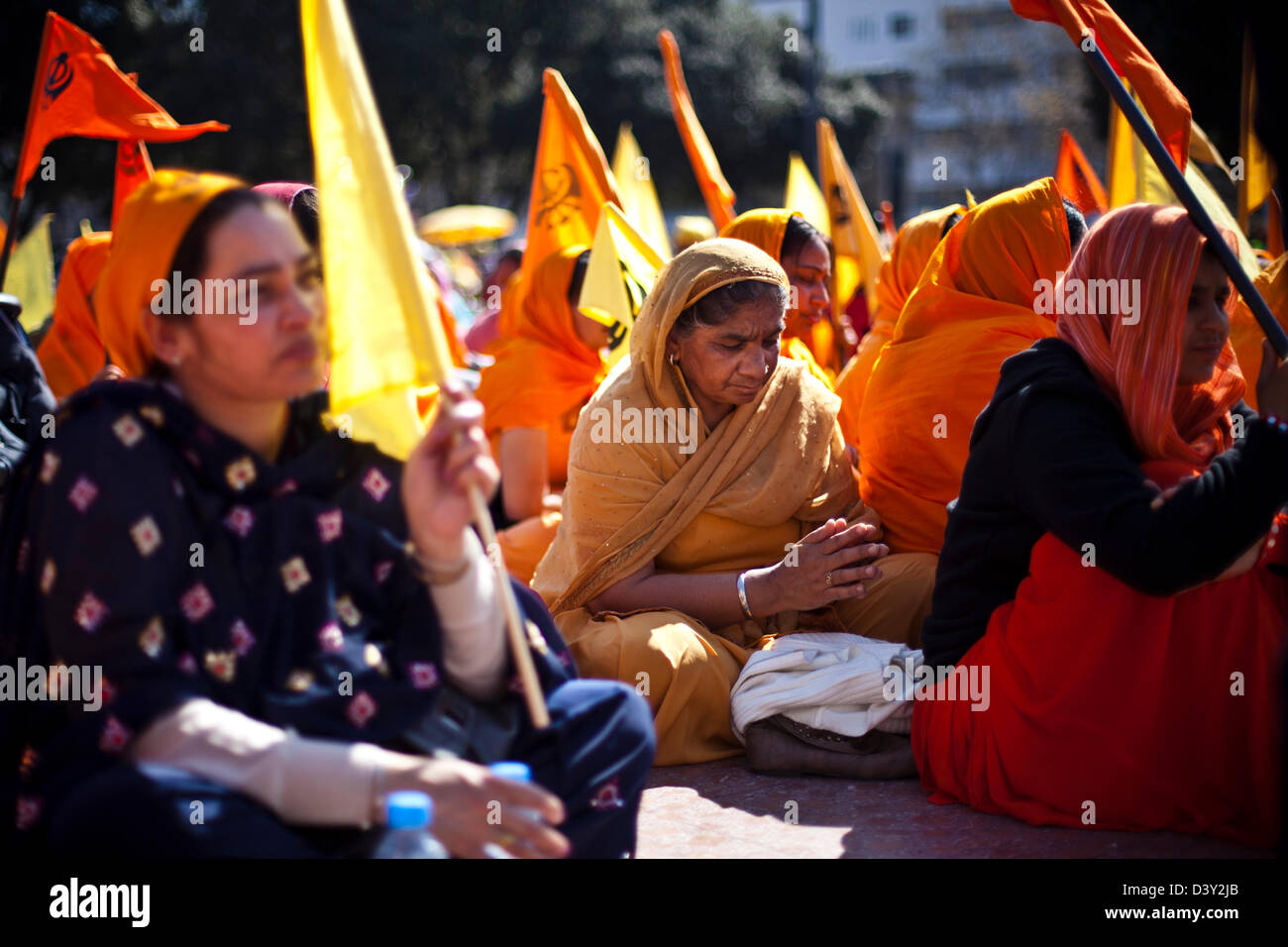 Les Sikhs de Barcelone se rassemblent pour protester, la mendicité pour la miséricorde et la demande d'une violation des droits de l'homme. Banque D'Images