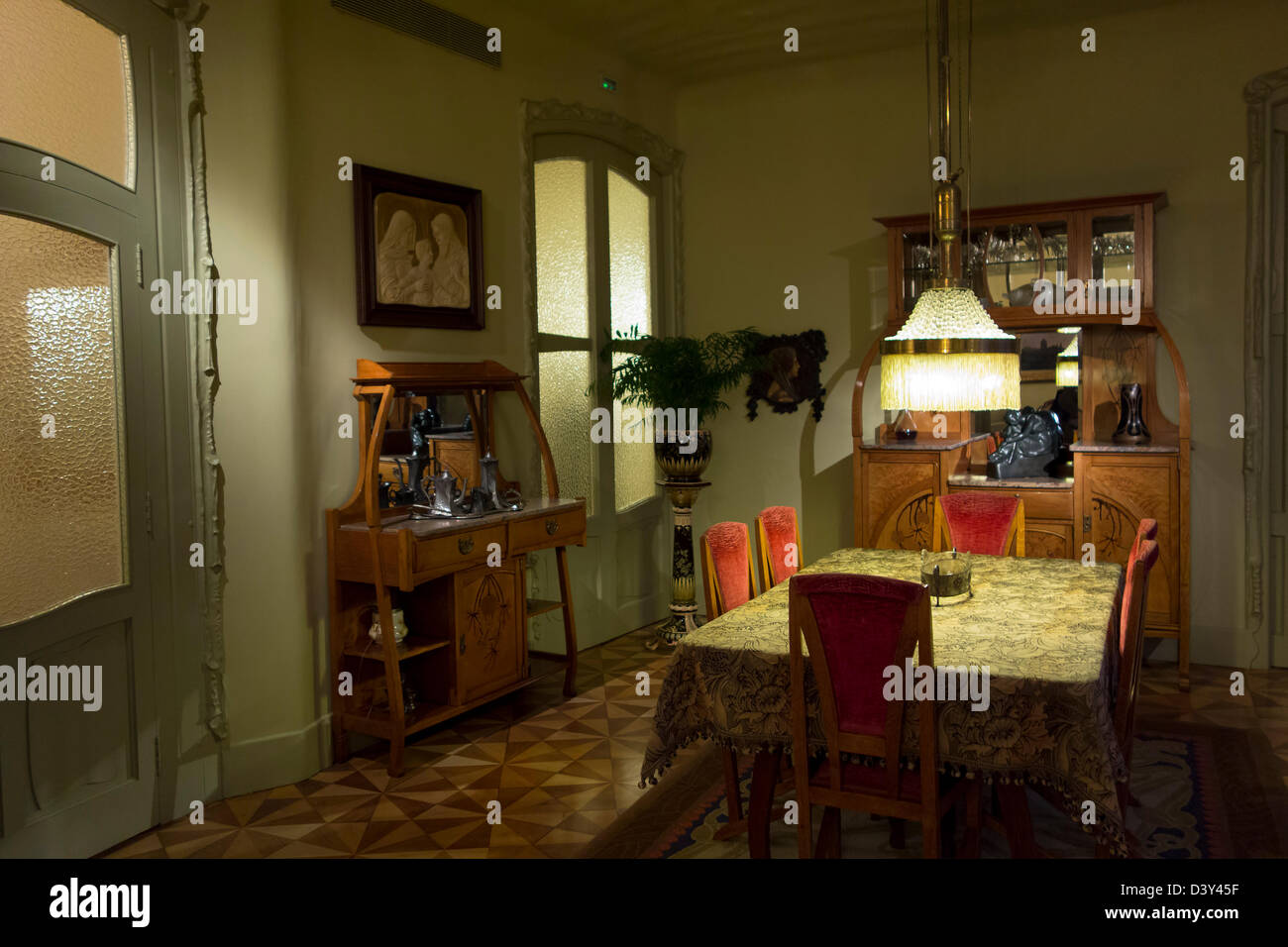 Salle de séjour dans un appartement à Casa Milà aka La Pedrera à Barcelone, Espagne, Europe Banque D'Images