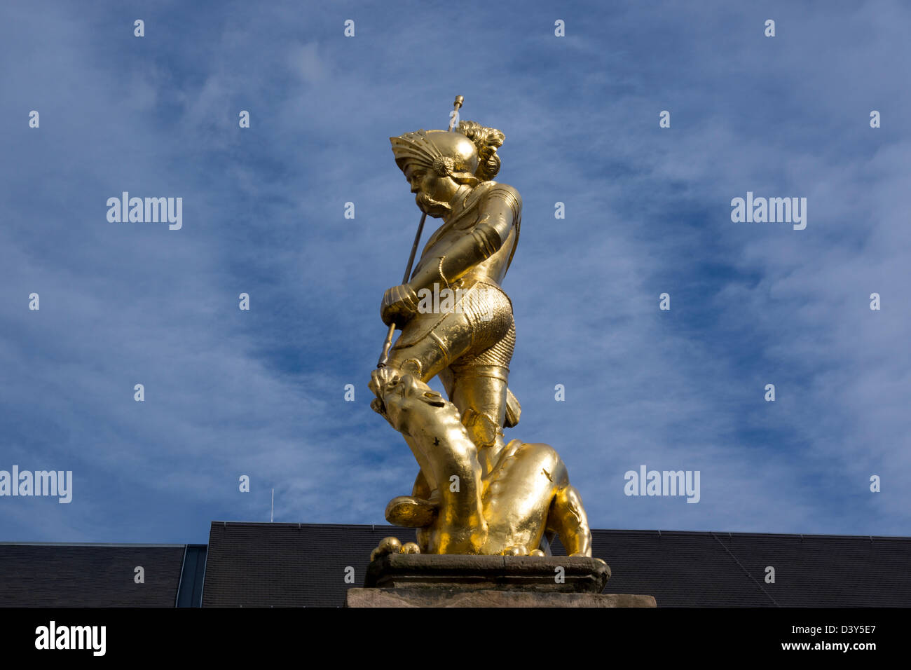 Fontaine du marché avec golden figure de Saint George, Eisenach en Thuringe, Allemagne, Europe Banque D'Images