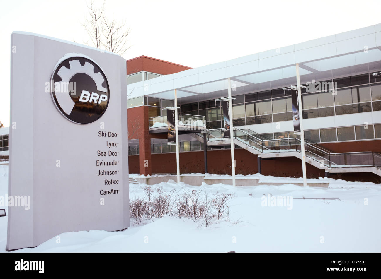Bombardier Inc. est une multinationale canadienne de l'aéronautique, du transport, de l'entreprise fondée par Joseph-Aarmand Bombardier. Banque D'Images