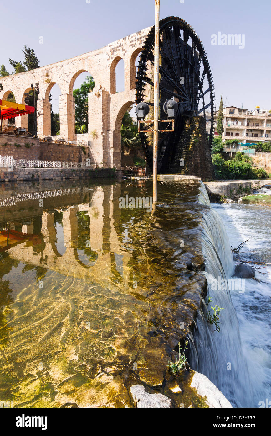 Al Mohammediyya Noria, la plus grande de la Hama roues de l'eau. Hama, en Syrie Banque D'Images