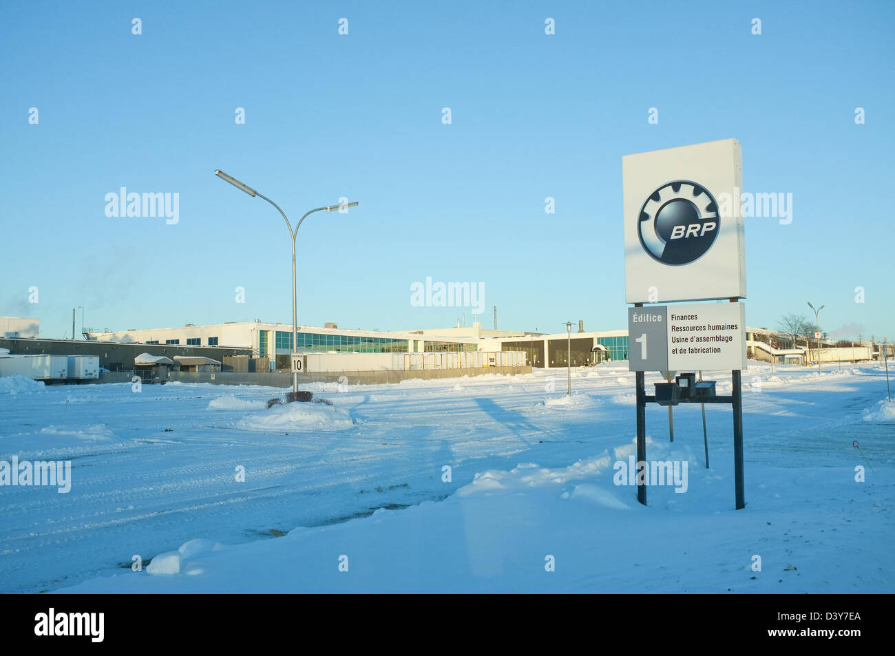 Bombardier Inc. est une multinationale canadienne de l'aéronautique, du transport, de l'entreprise fondée par Joseph-Aarmand Bombardier. Banque D'Images