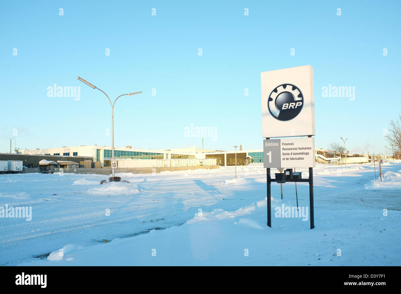 Bombardier Inc. est une multinationale canadienne de l'aéronautique, du transport, de l'entreprise fondée par Joseph-Aarmand Bombardier. Banque D'Images