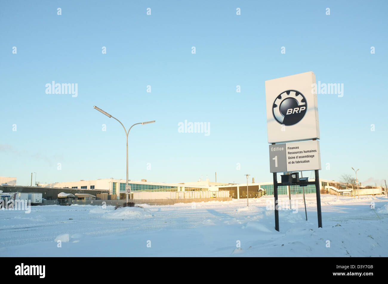 Bombardier Inc. est une multinationale canadienne de l'aéronautique, du transport, de l'entreprise fondée par Joseph-Aarmand Bombardier. Banque D'Images