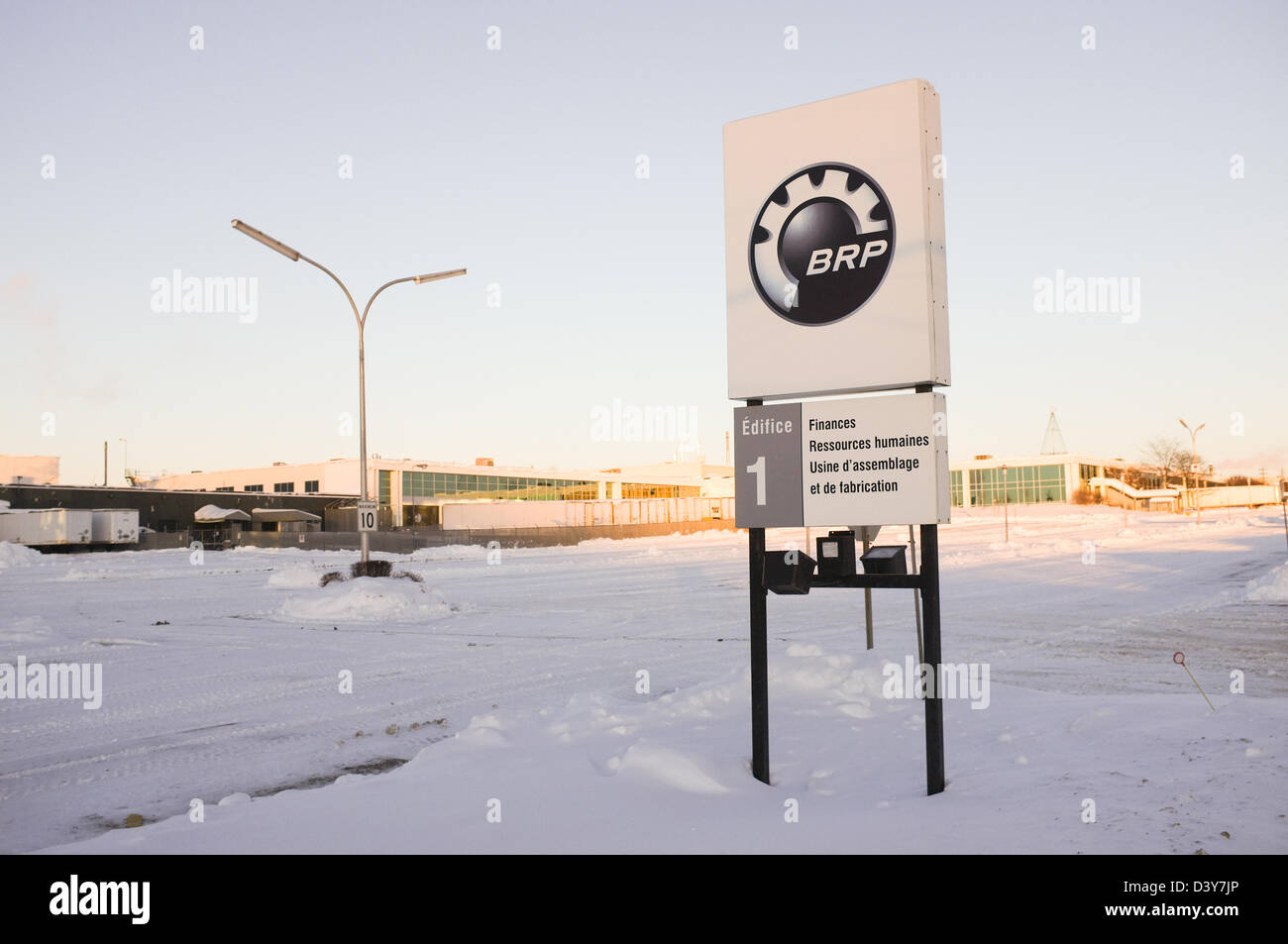 Bombardier Inc. est une multinationale canadienne de l'aéronautique, du transport, de l'entreprise fondée par Joseph-Aarmand Bombardier. Banque D'Images