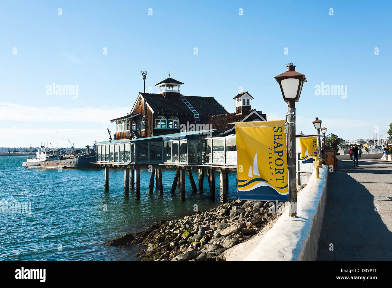 La jetée d'un café et restaurant à Seaport Village Harbour Area San Diego California United States America USA Banque D'Images