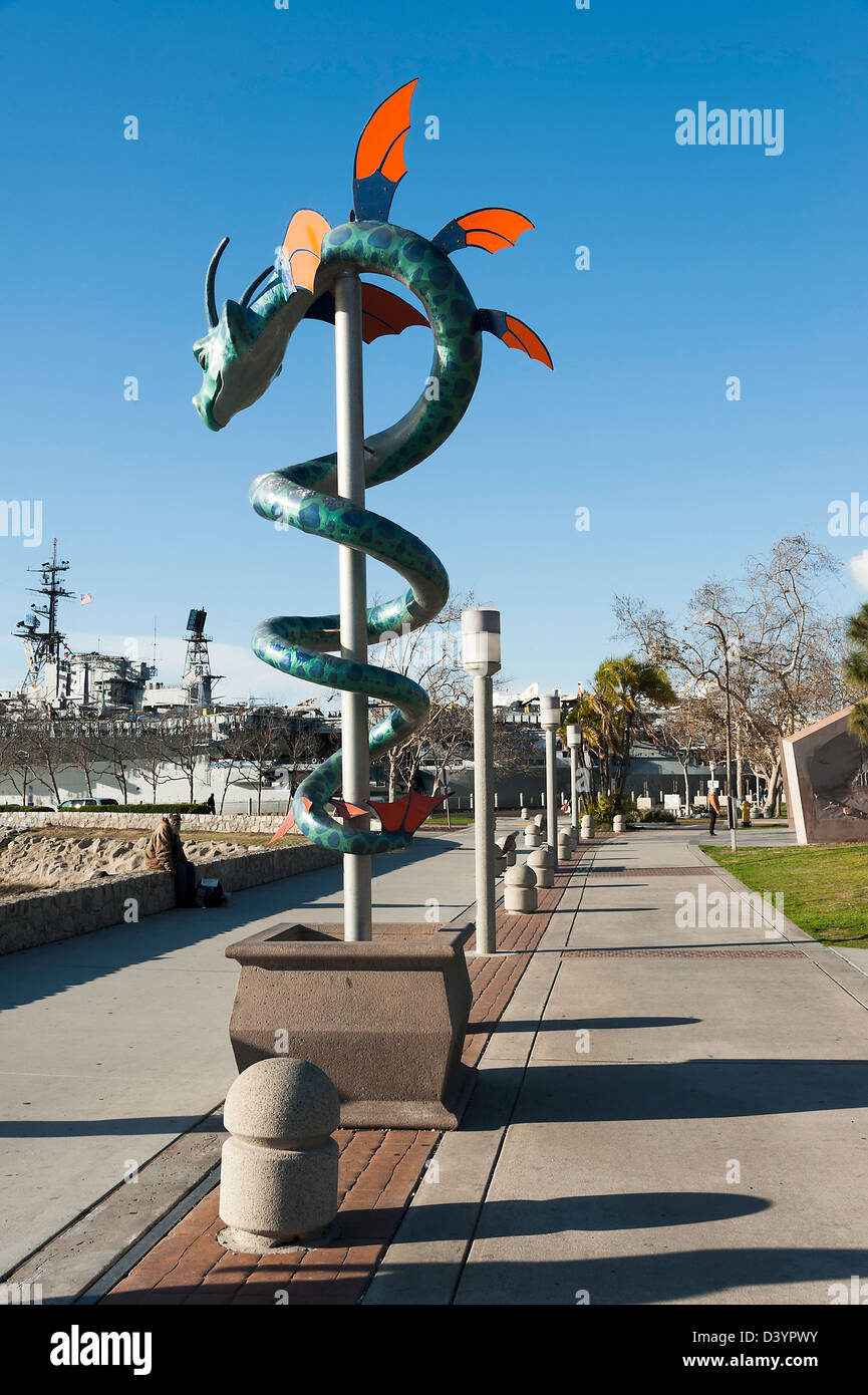 Une grande sculpture Dragon chinois traditionnel mythique dans le Seaport Village San Diego California United States America USA Banque D'Images