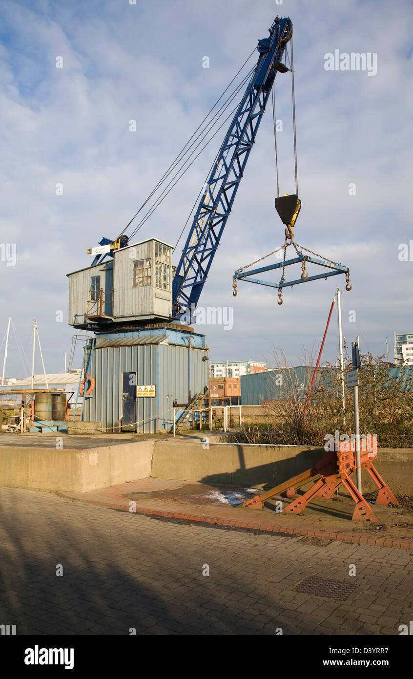 La vieille ville historique de grue sur le quai, nouvelle coupe riverside, Ipswich, Suffolk, Angleterre Banque D'Images
