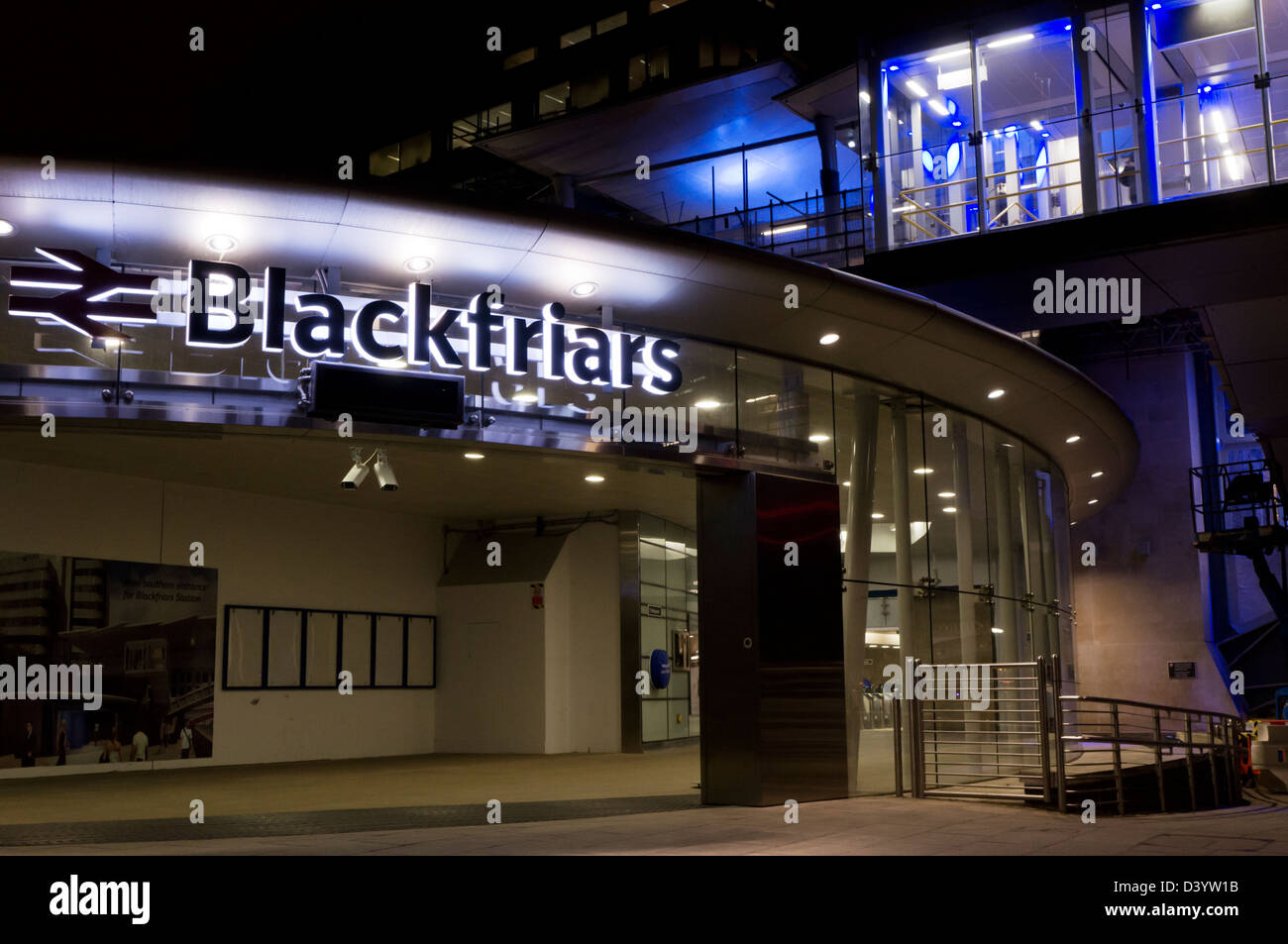 L'entrée sud de la gare de Blackfriars sur la rive sud de la Tamise, Londres. Pris à l'EXTÉRIEUR DES LOCAUX DE LA STATION. Banque D'Images