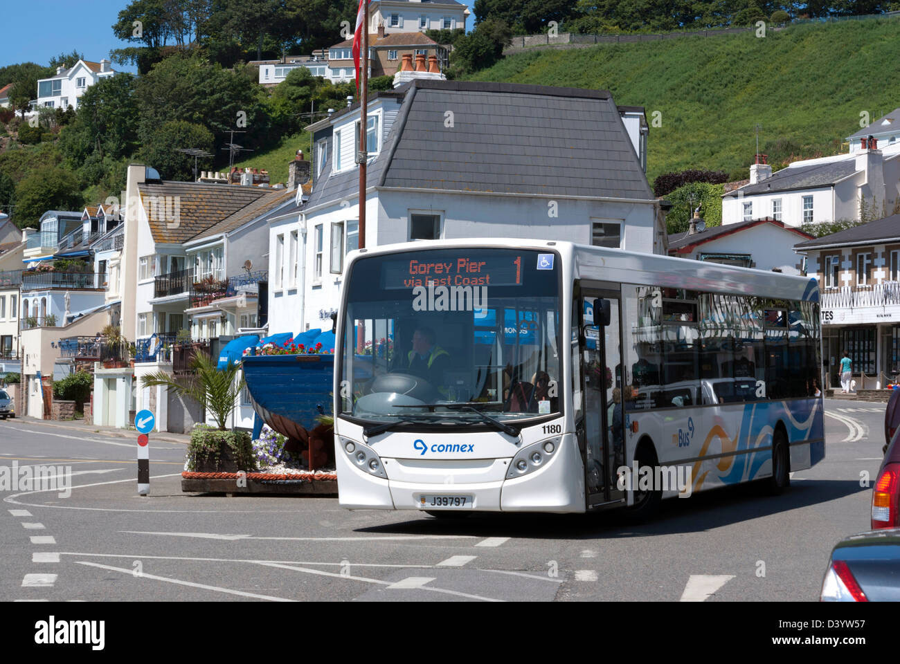 Un bus dans le village de Gorey, Jersey, Channel Islands Photo Stock - Alamy