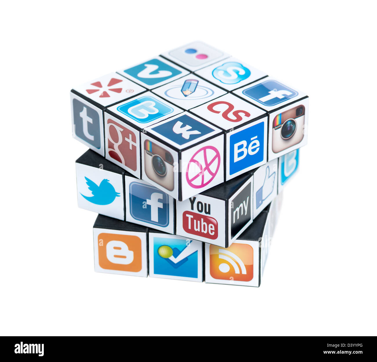 Un rubik's cube avec des logos de marque, médias sociaux. Banque D'Images