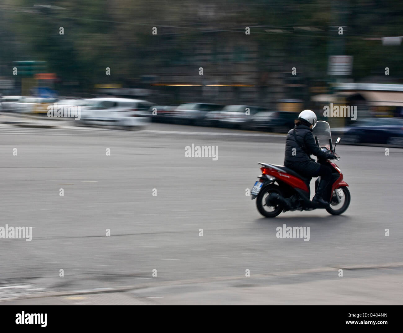 Motion Blur de scooter cyclomoteur sur Milan Milano Lombardie Italie Europe Banque D'Images