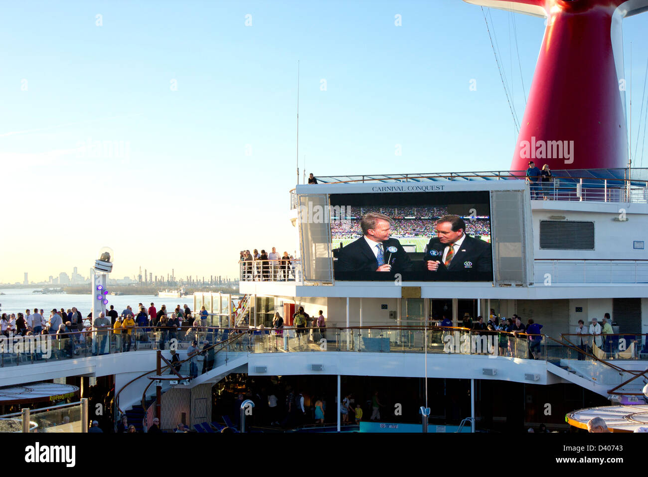 Super Bowl Sunday 2013 de football, comme vu sur un bateau de croisière au large des côtes de la Nouvelle Orléans. Banque D'Images