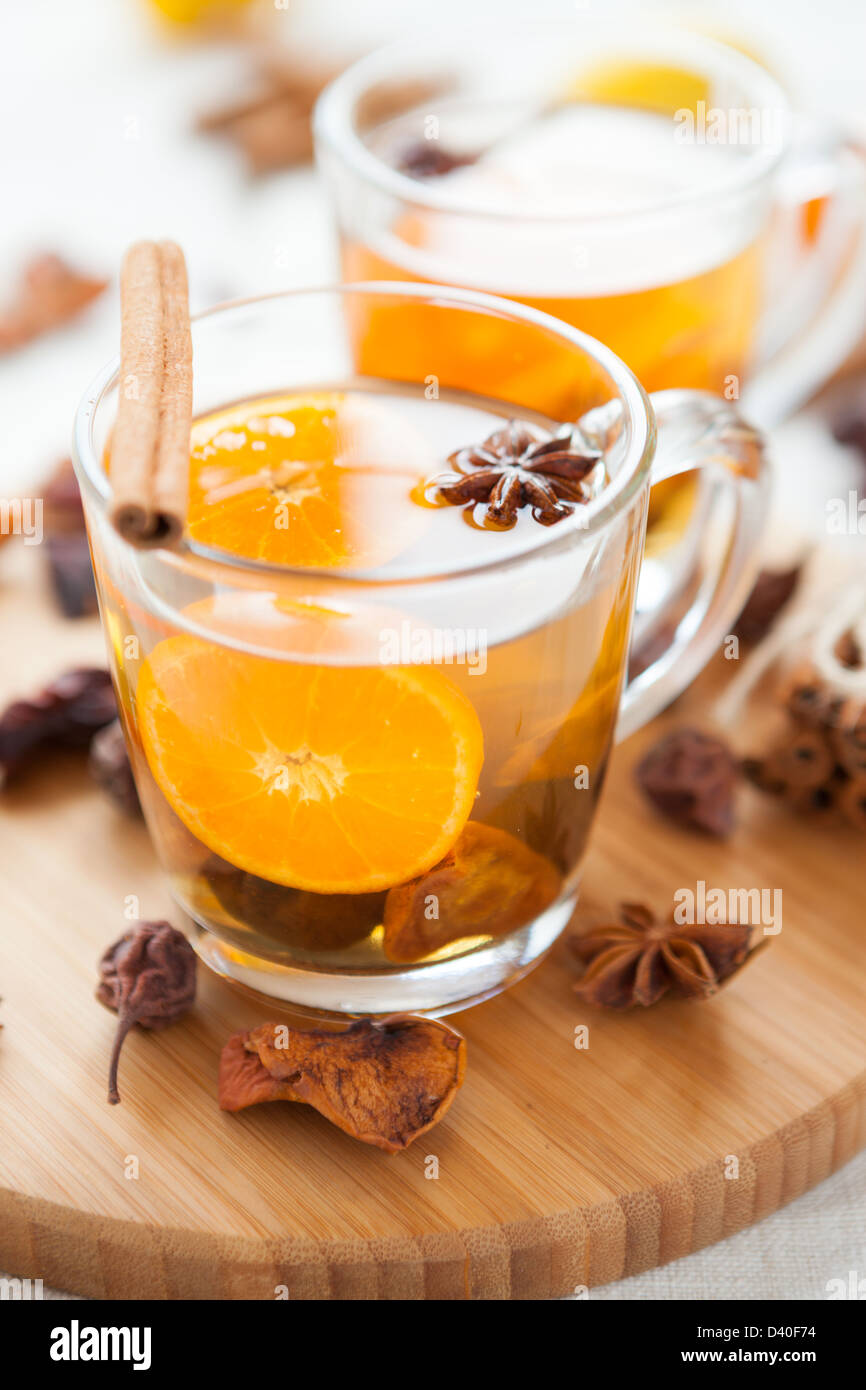 Deux tasses en verre avec compote de fruits, gros plan Banque D'Images